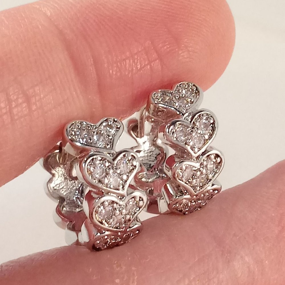 18K White Gold Filled Diamond Zircon Carved Heart Hoop Huggie Earrings 13mm Gift